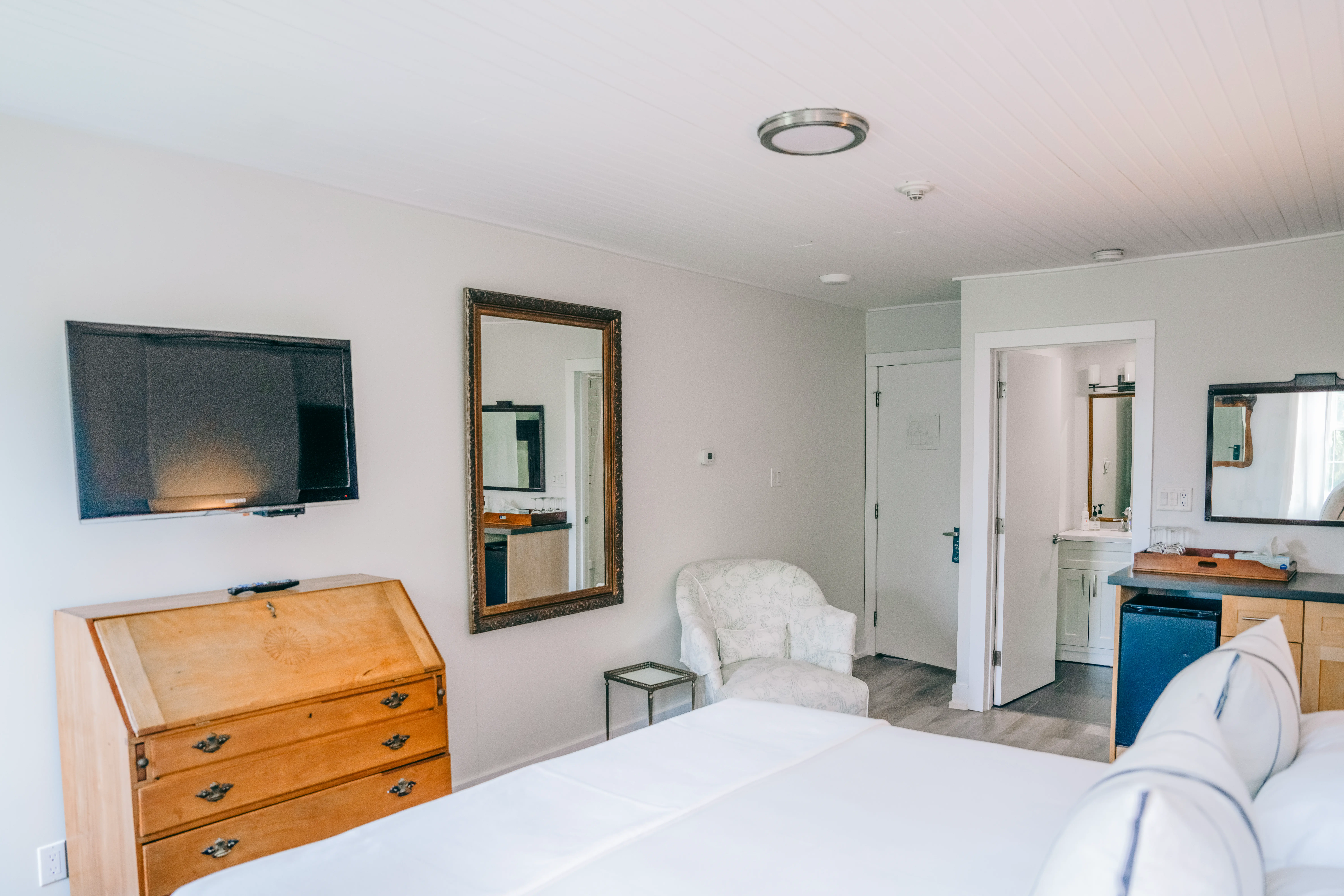 bedroom at The South Landing Inn