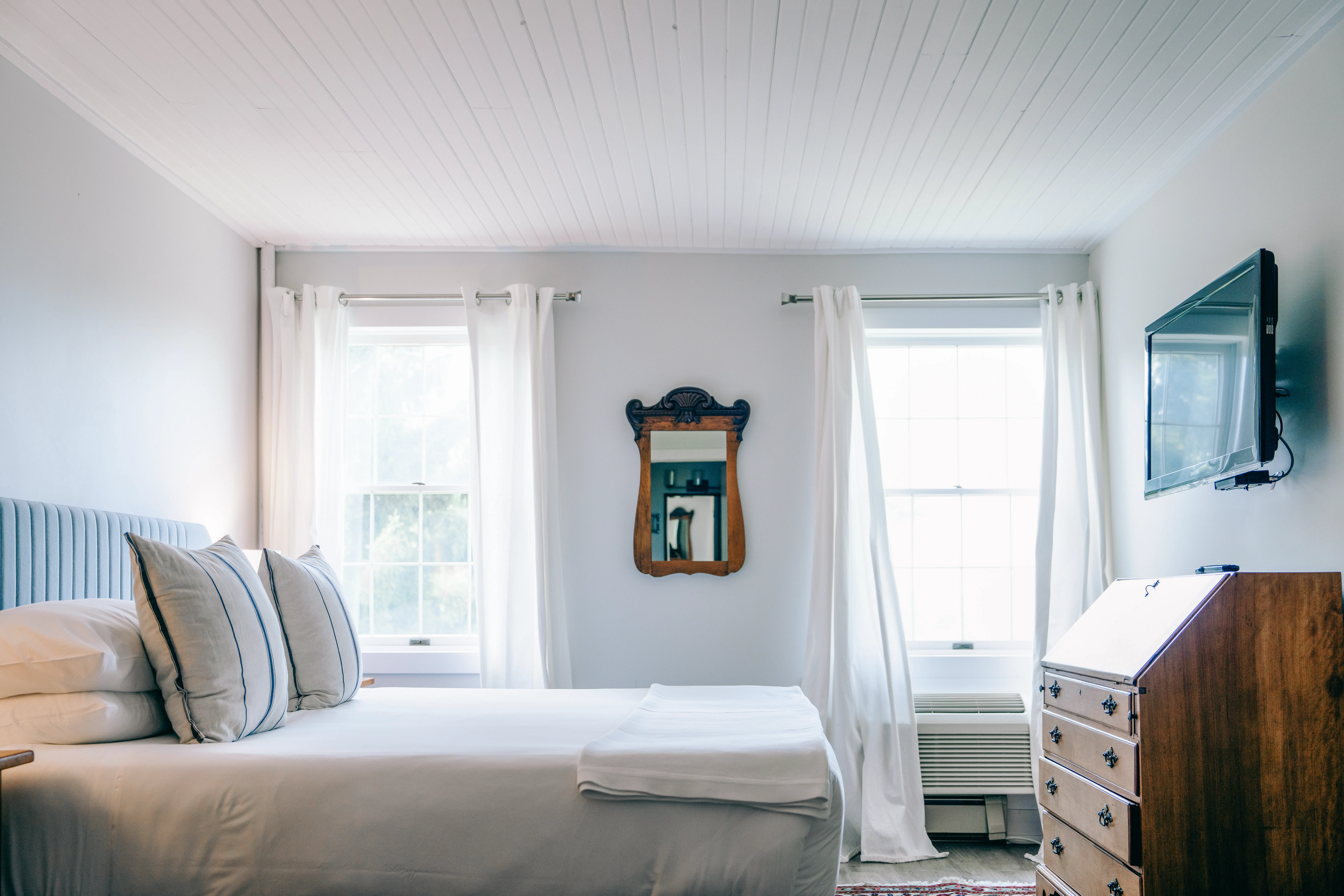 bedroom at The South Landing Inn